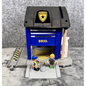 BRIO World 36025 Police Station Jail w/ 2 figures *missing vehicle